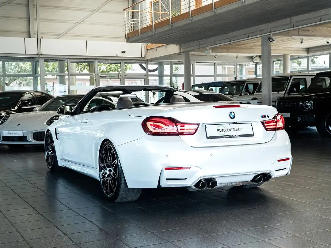 BMW M4 - Thumbnail 10