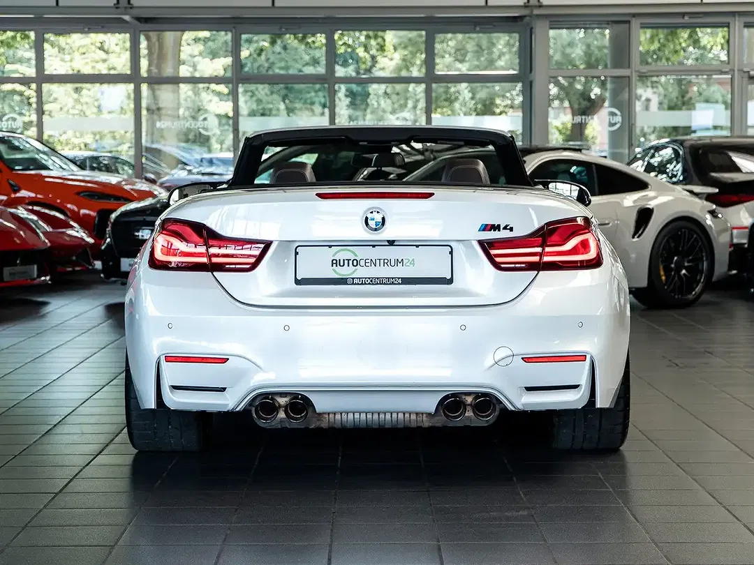 BMW M4 - Thumbnail 11