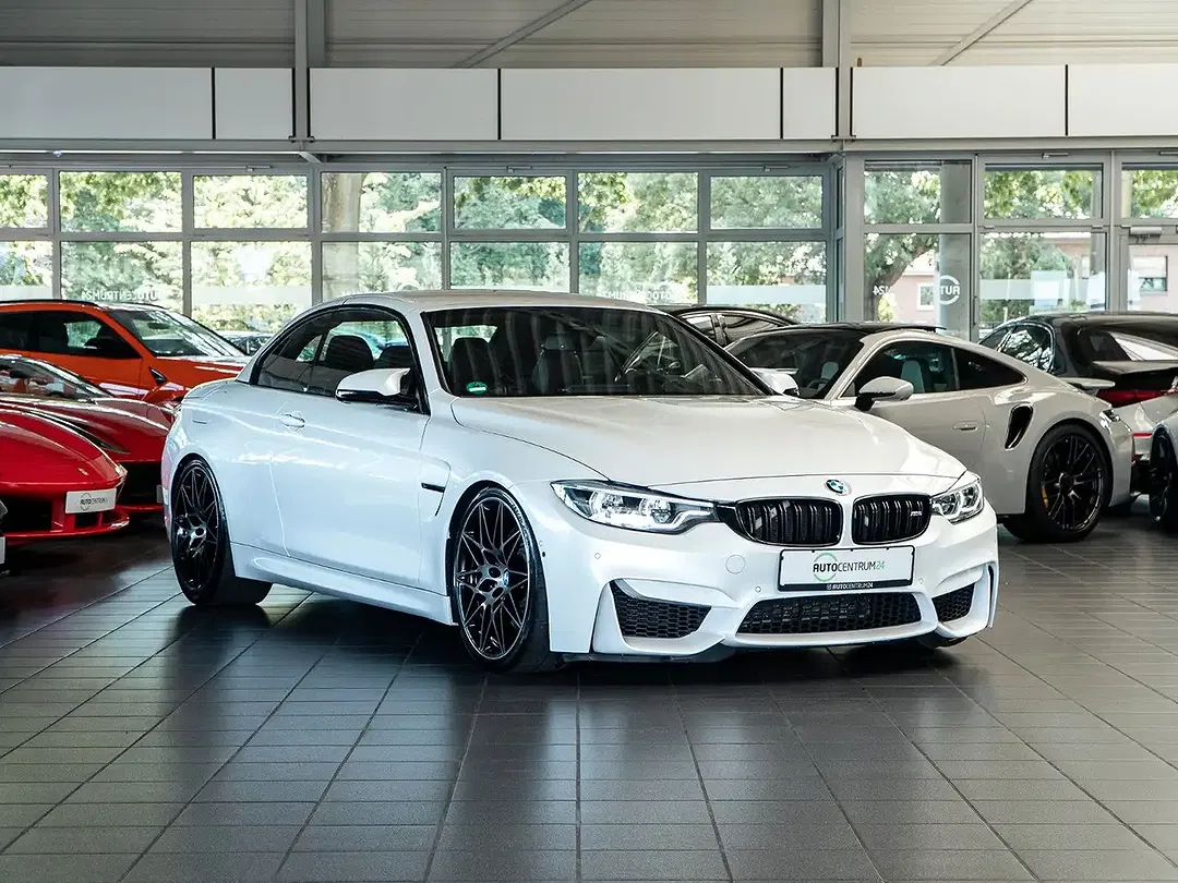 BMW M4 - Thumbnail 2
