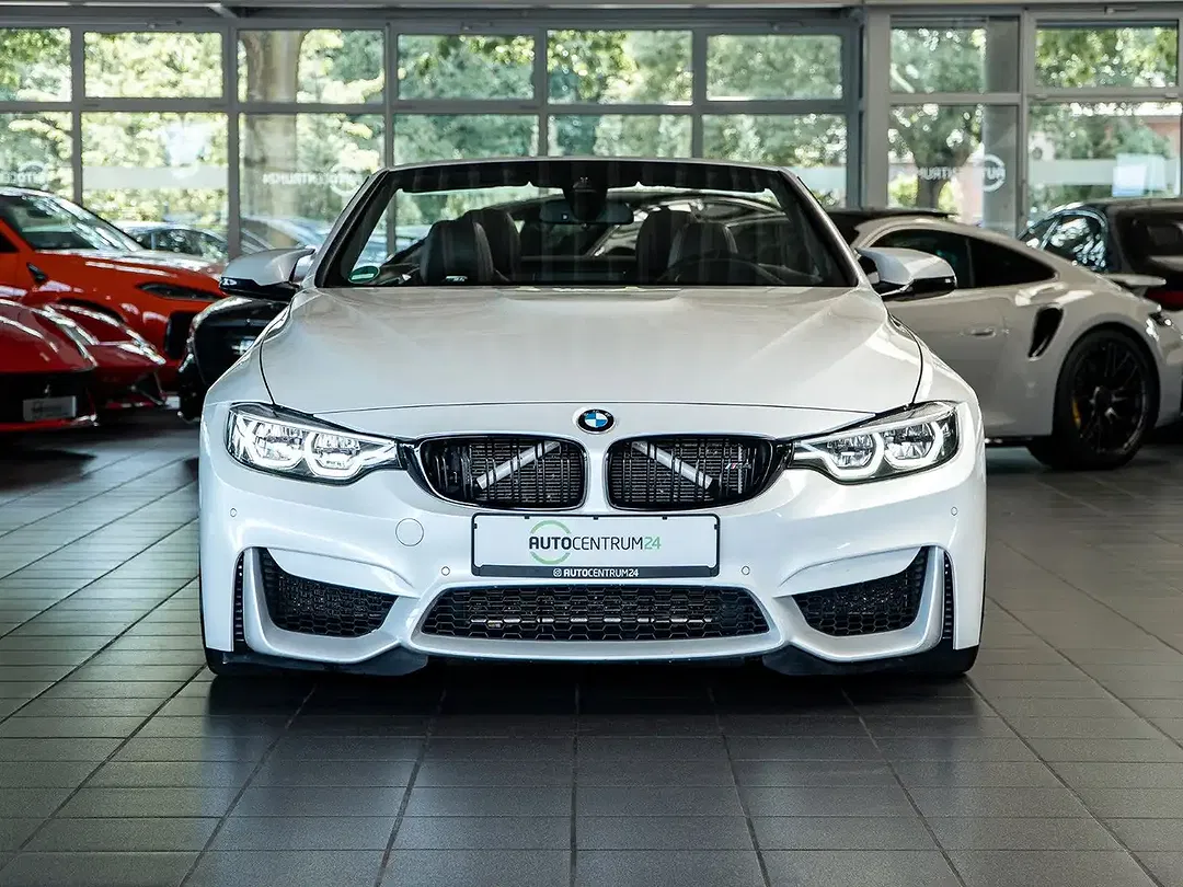 BMW M4 - Thumbnail 4