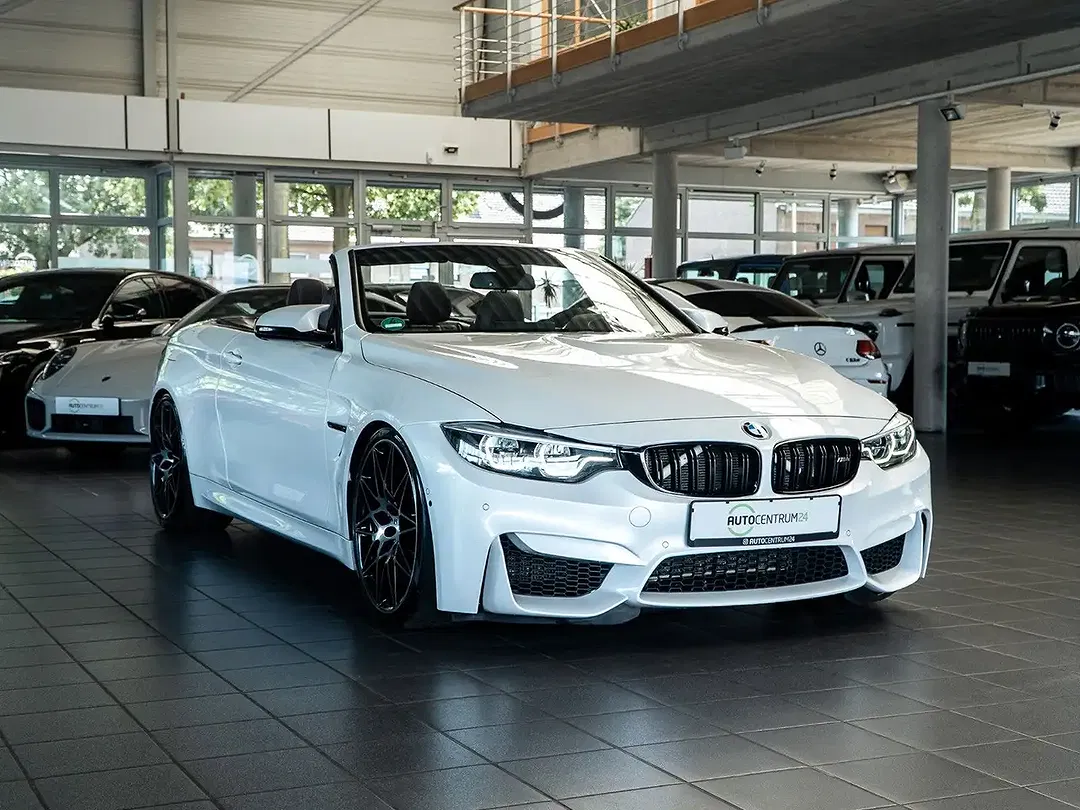 BMW M4 - Thumbnail 5