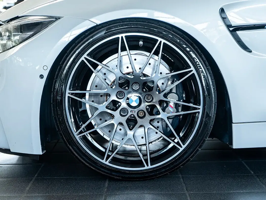BMW M4 - Thumbnail 7