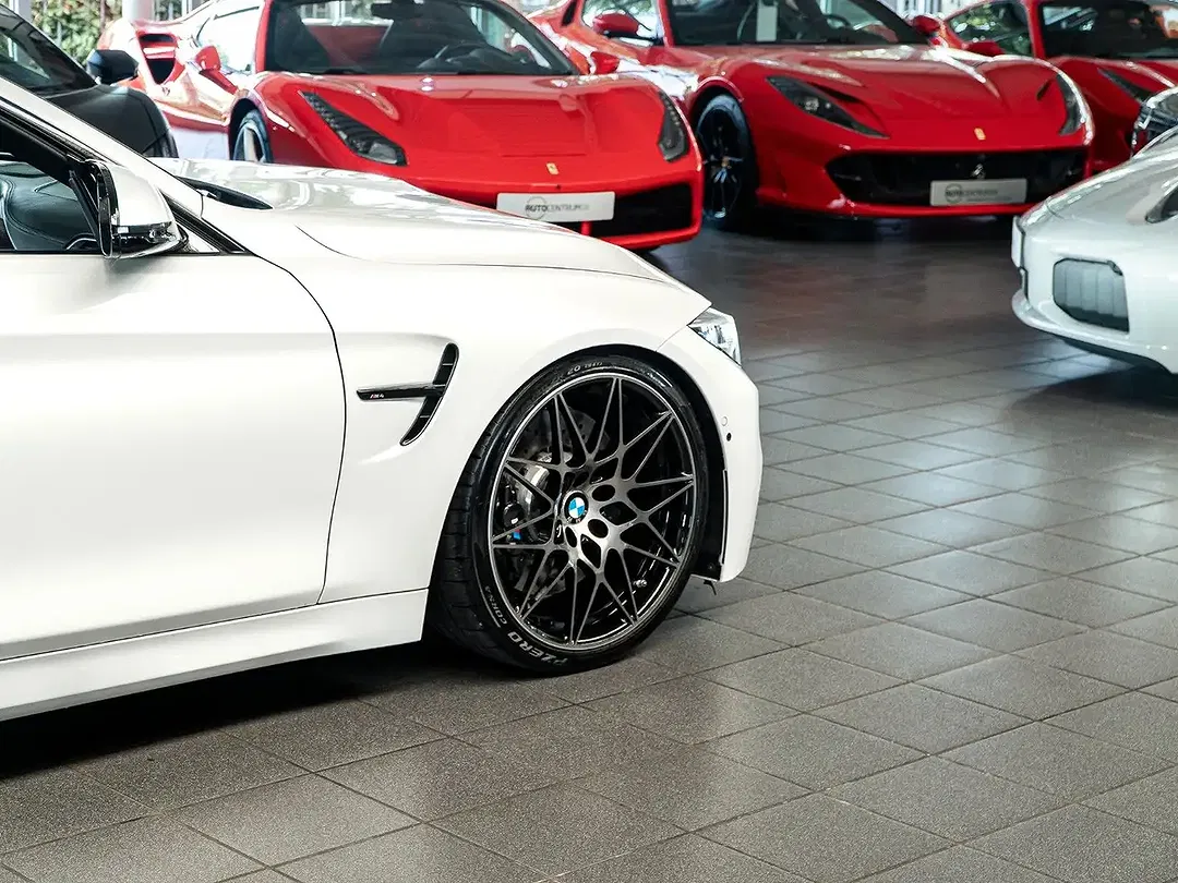BMW M4 - Thumbnail 8