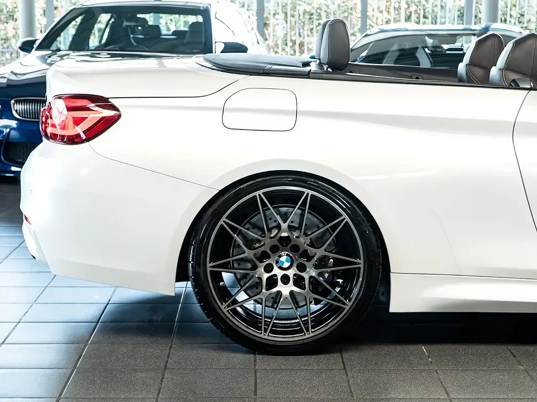 BMW M4 - Thumbnail 9