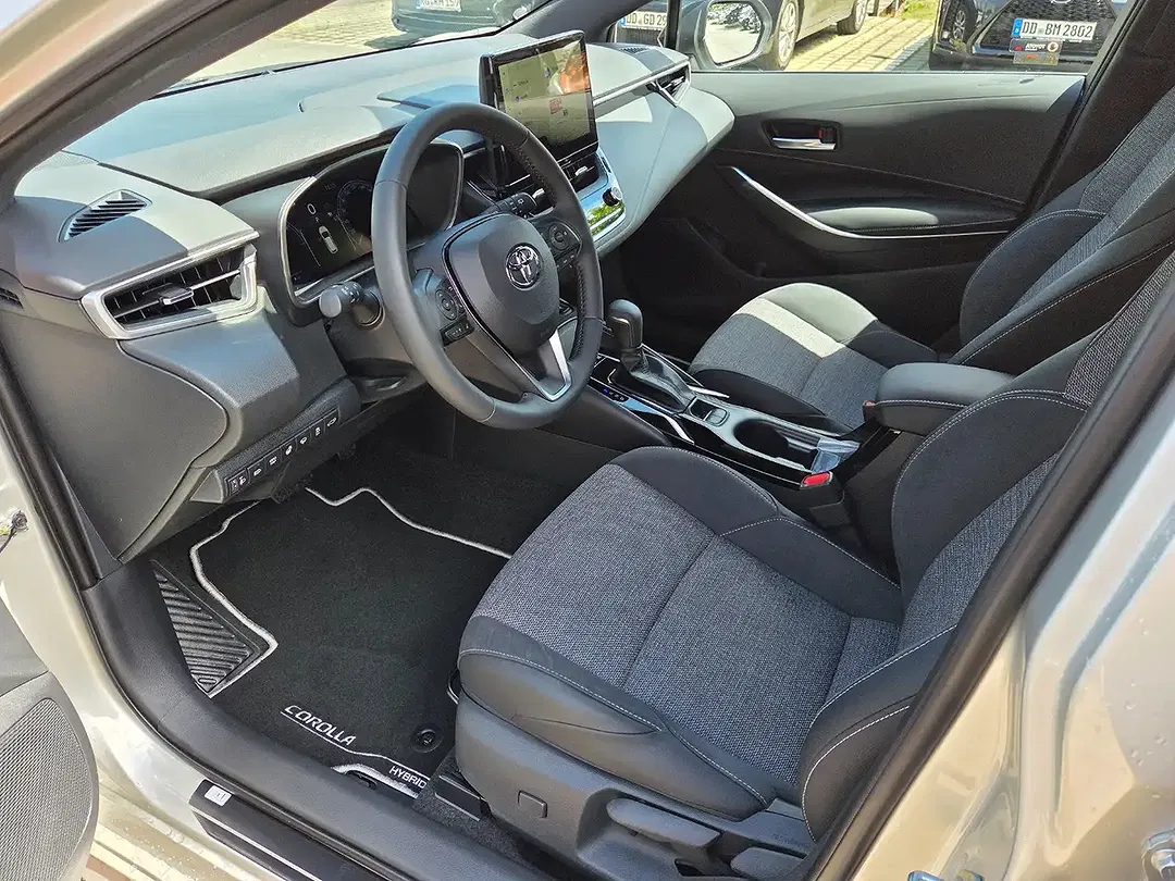 Toyota Corolla - Thumbnail 6