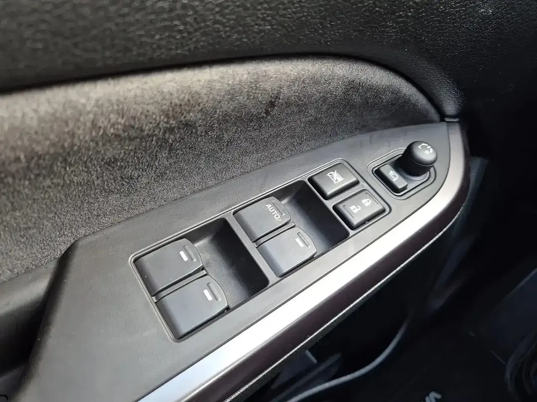 Suzuki Vitara - Thumbnail 6