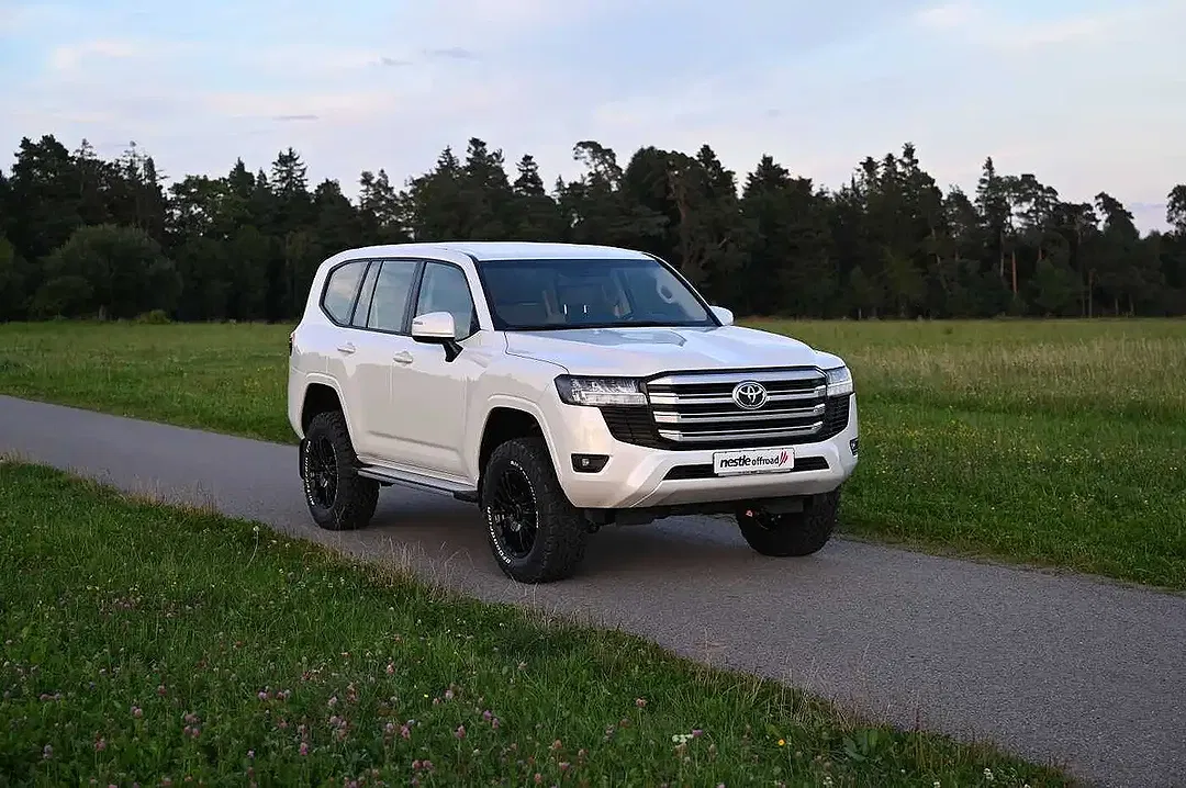 Toyota Land Cruiser - Thumbnail 11