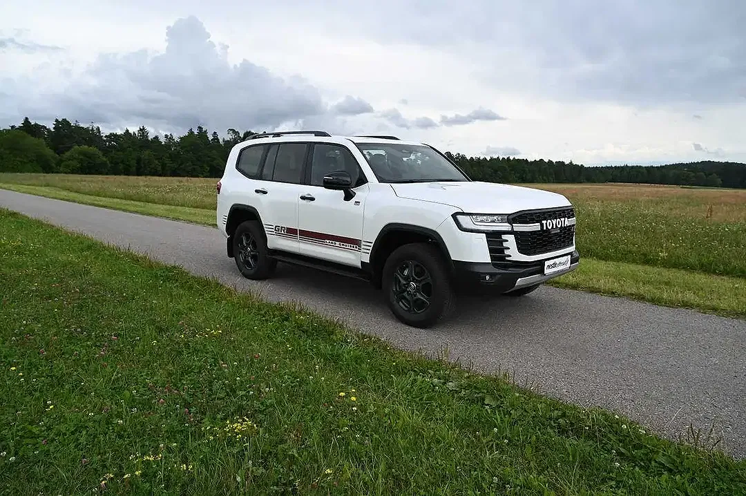 Toyota Land Cruiser - Thumbnail 6