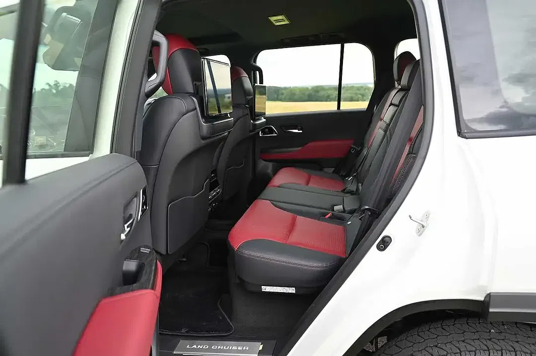 Toyota Land Cruiser - Thumbnail 8