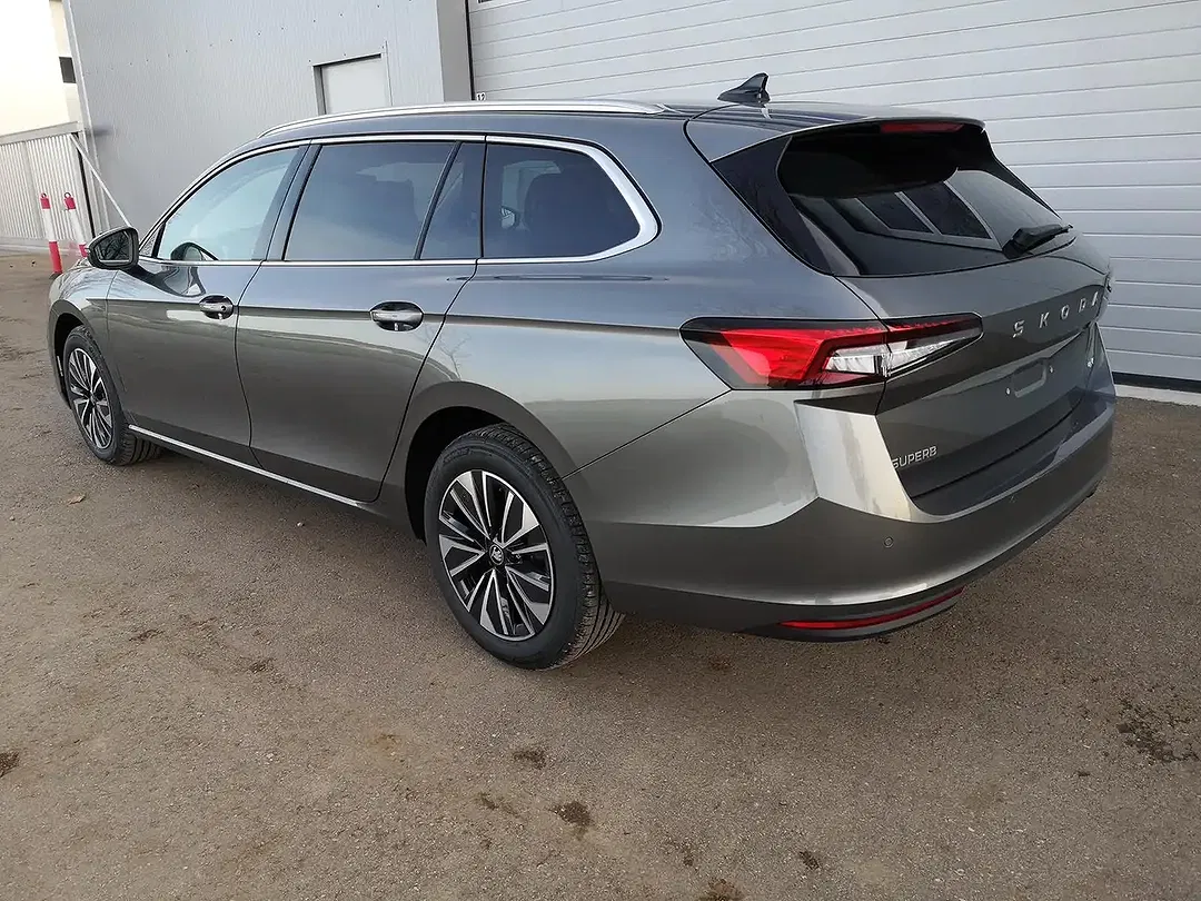 Skoda Superb - Thumbnail 2