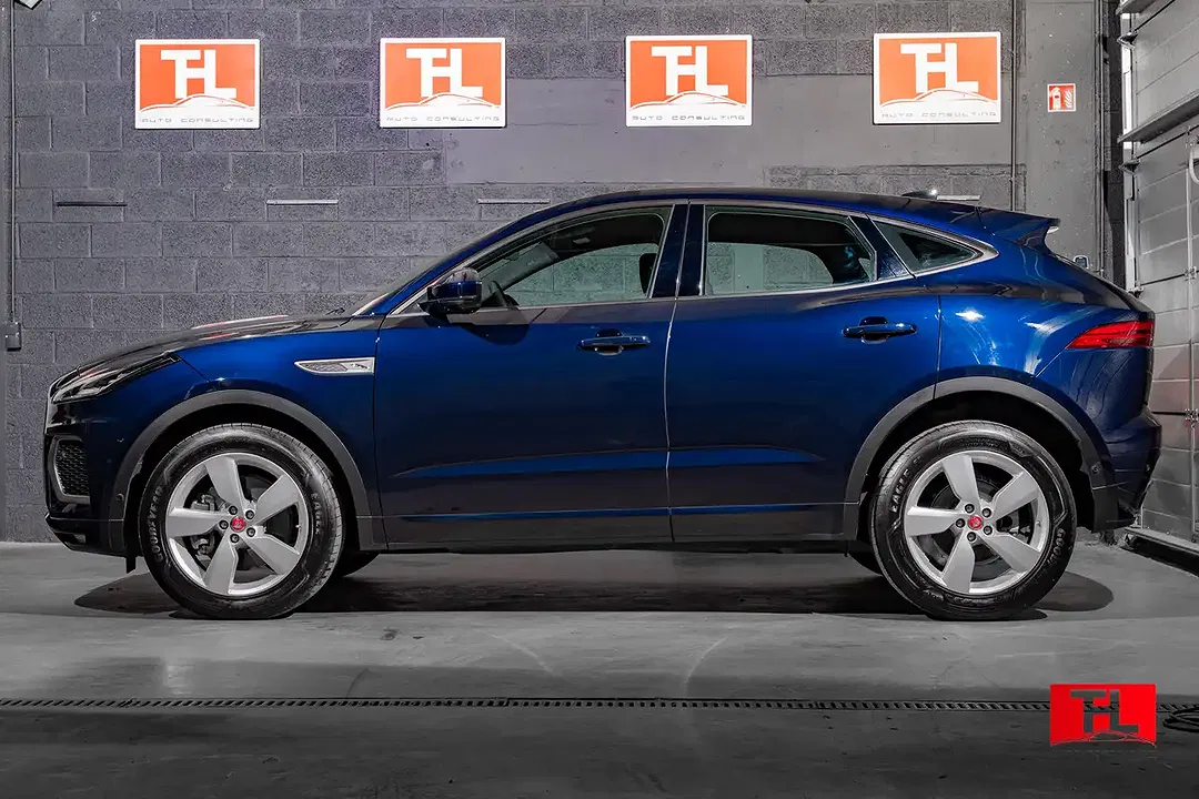 Jaguar E-Pace - Thumbnail 2