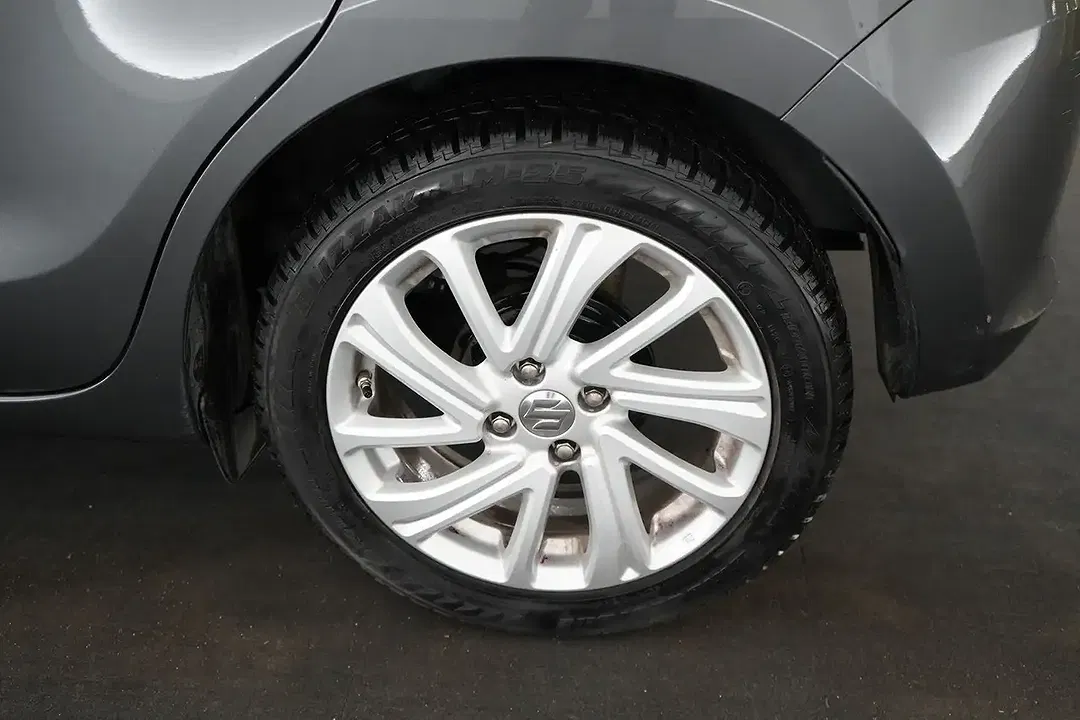 Suzuki Swift - Thumbnail 11