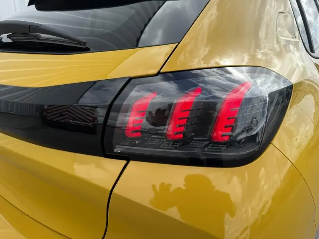 Peugeot 208 - Thumbnail 11