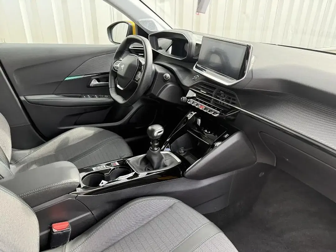 Peugeot 208 - Thumbnail 2
