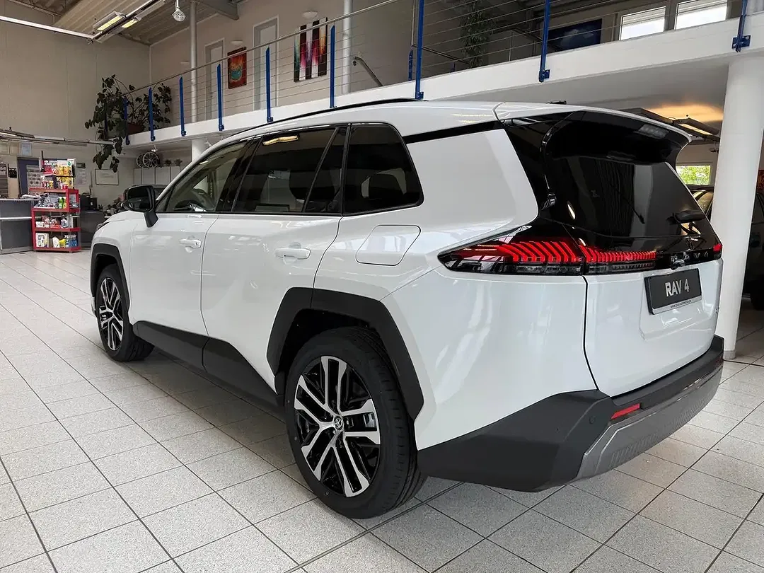 Toyota RAV 4 - Thumbnail 9