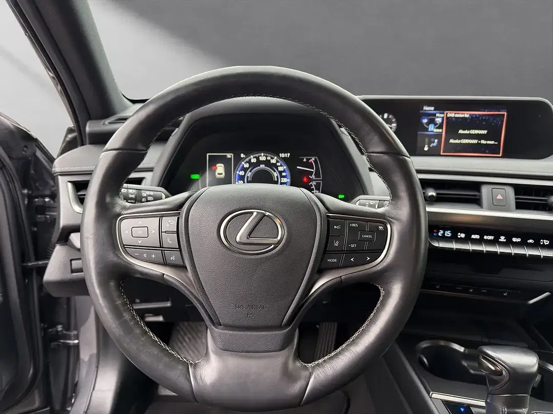 Lexus UX 250h - Thumbnail 10