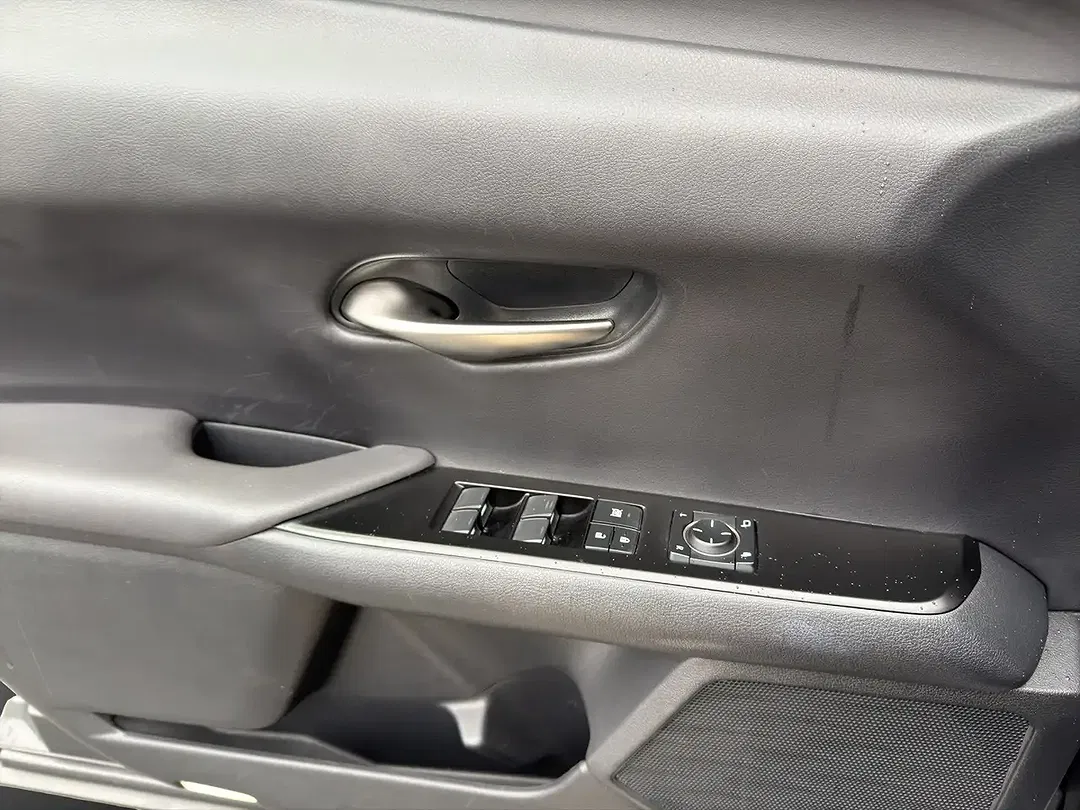 Lexus UX 250h - Thumbnail 12