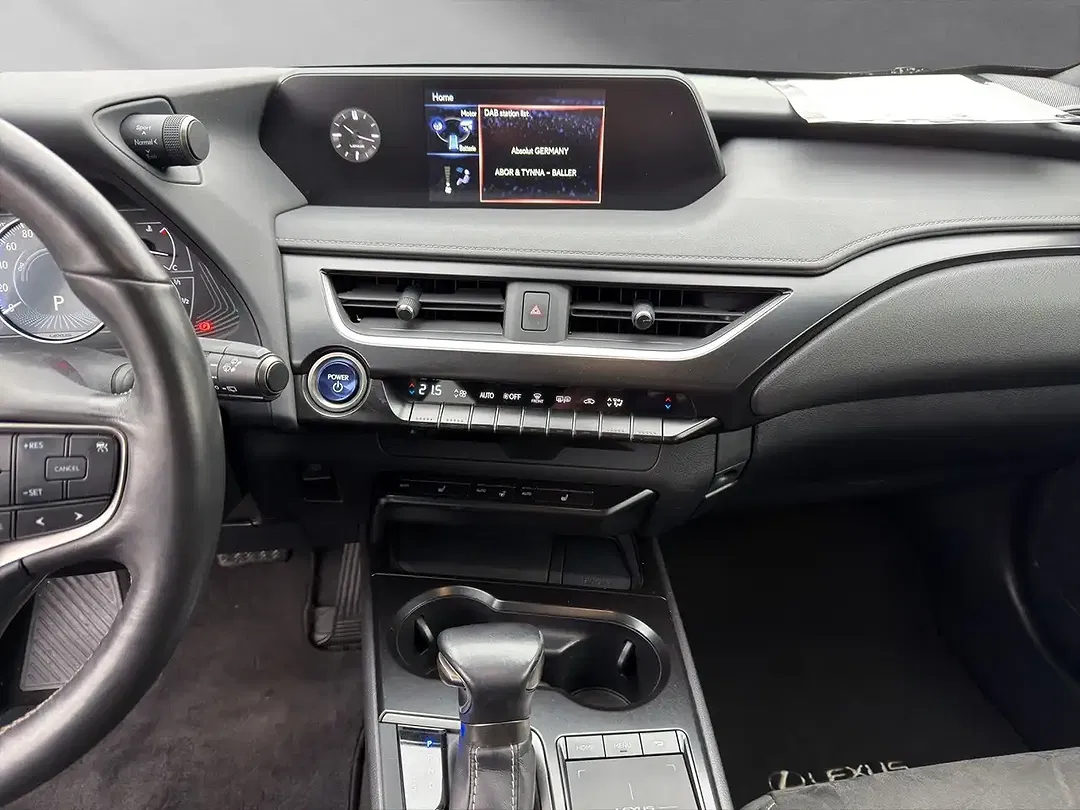 Lexus UX 250h - Thumbnail 14