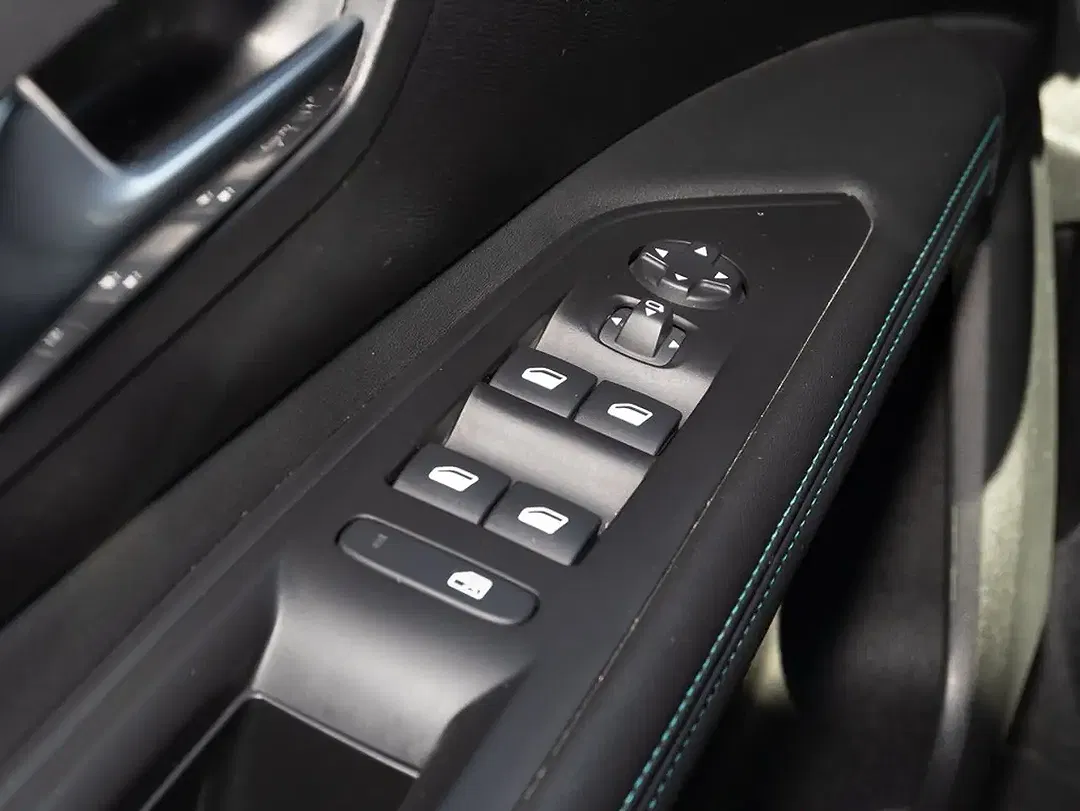 Peugeot 3008 - Thumbnail 5