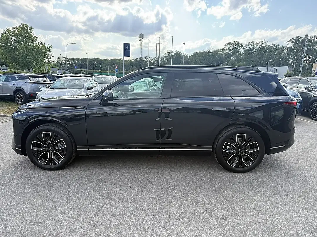 Xpeng G9 - Thumbnail 3