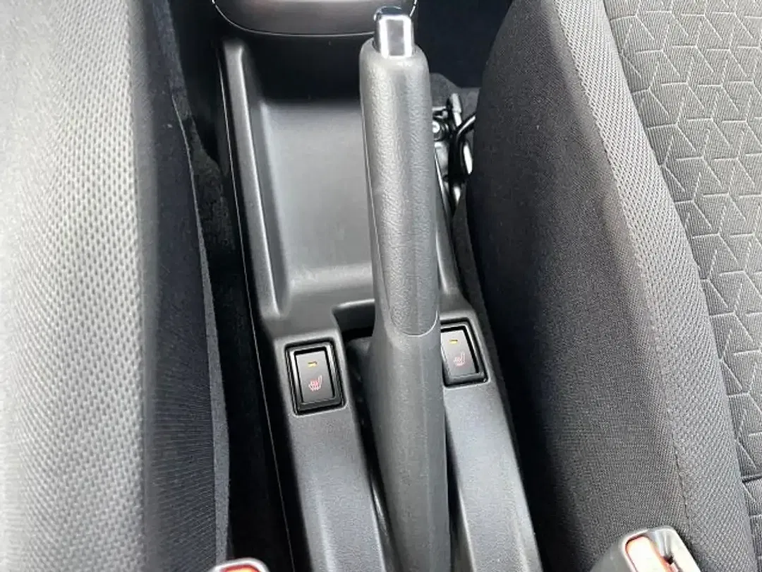 Suzuki Swift - Thumbnail 10