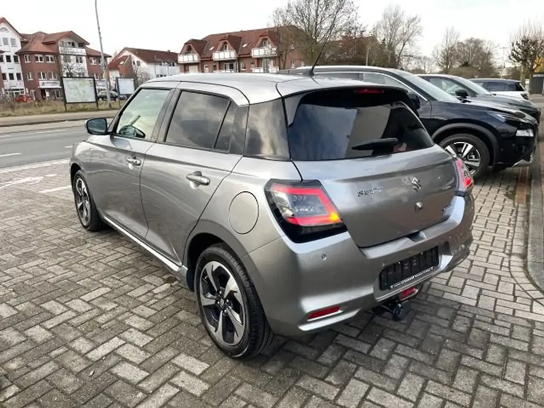 Suzuki Swift - Thumbnail 11