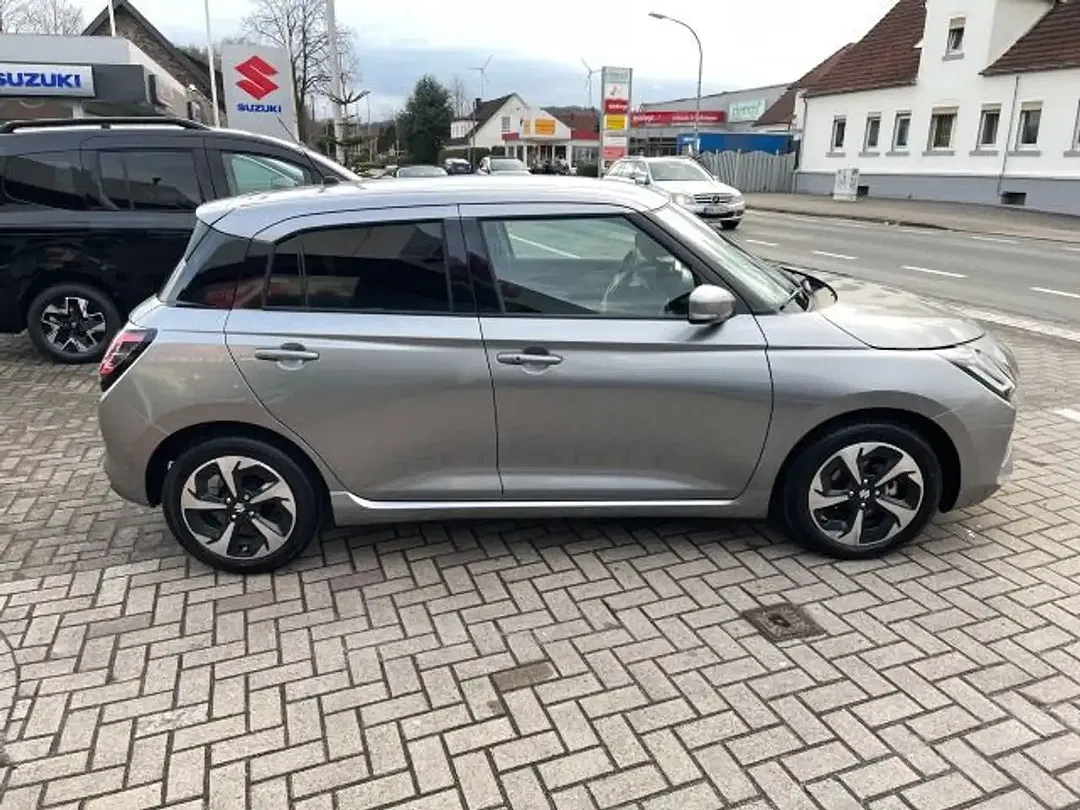 Suzuki Swift - Thumbnail 3