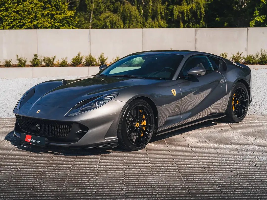 Ferrari 812 - Thumbnail 2