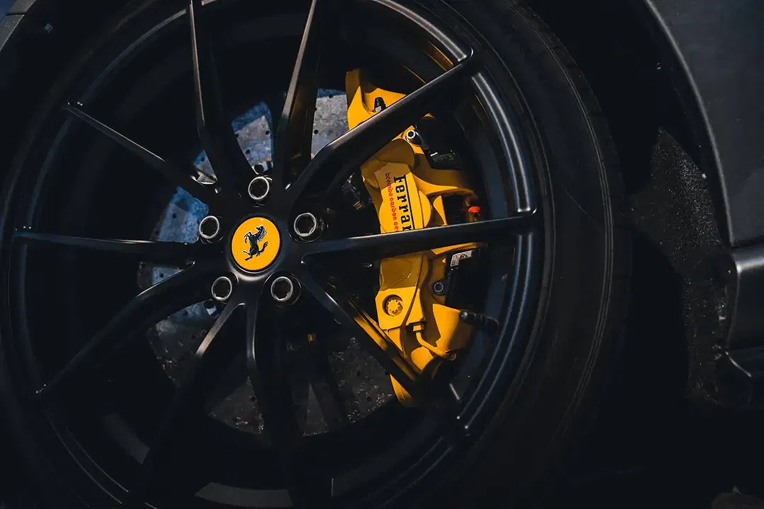 Ferrari 812 - Thumbnail 5