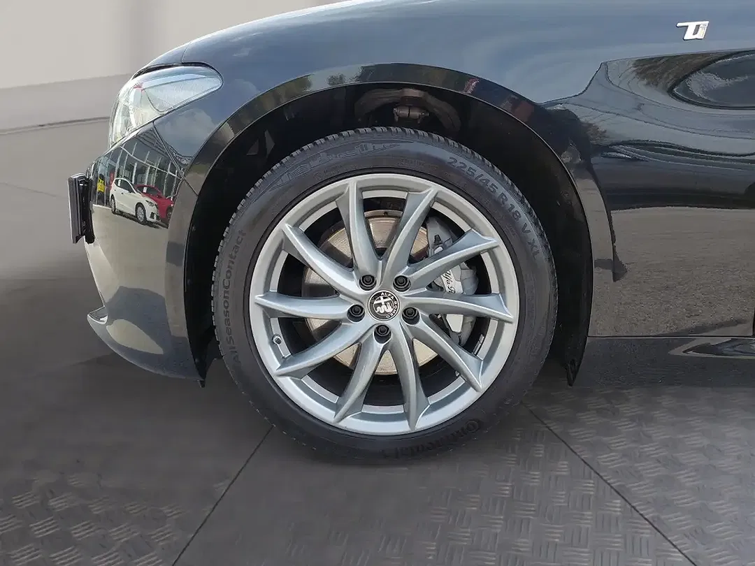 Alfa Romeo Giulia - Thumbnail 13