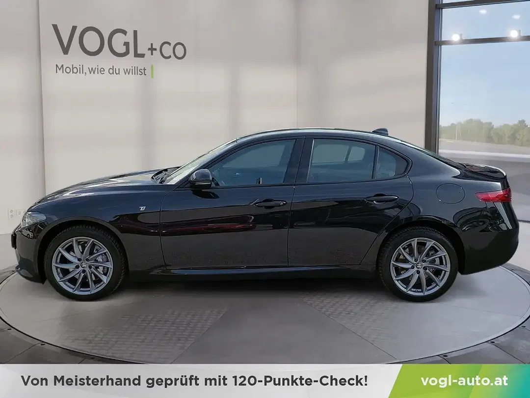 Alfa Romeo Giulia - Thumbnail 2