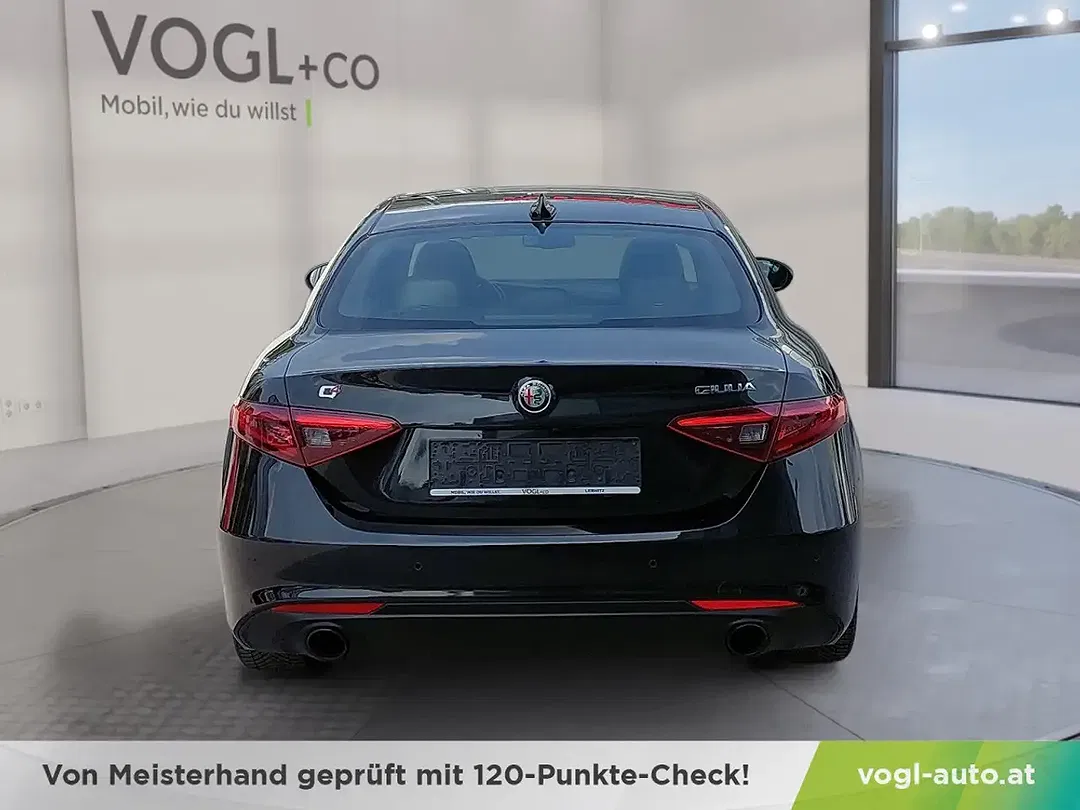 Alfa Romeo Giulia - Thumbnail 7