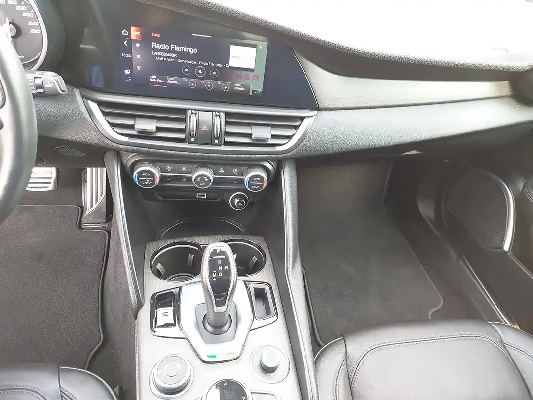 Alfa Romeo Giulia - Thumbnail 8