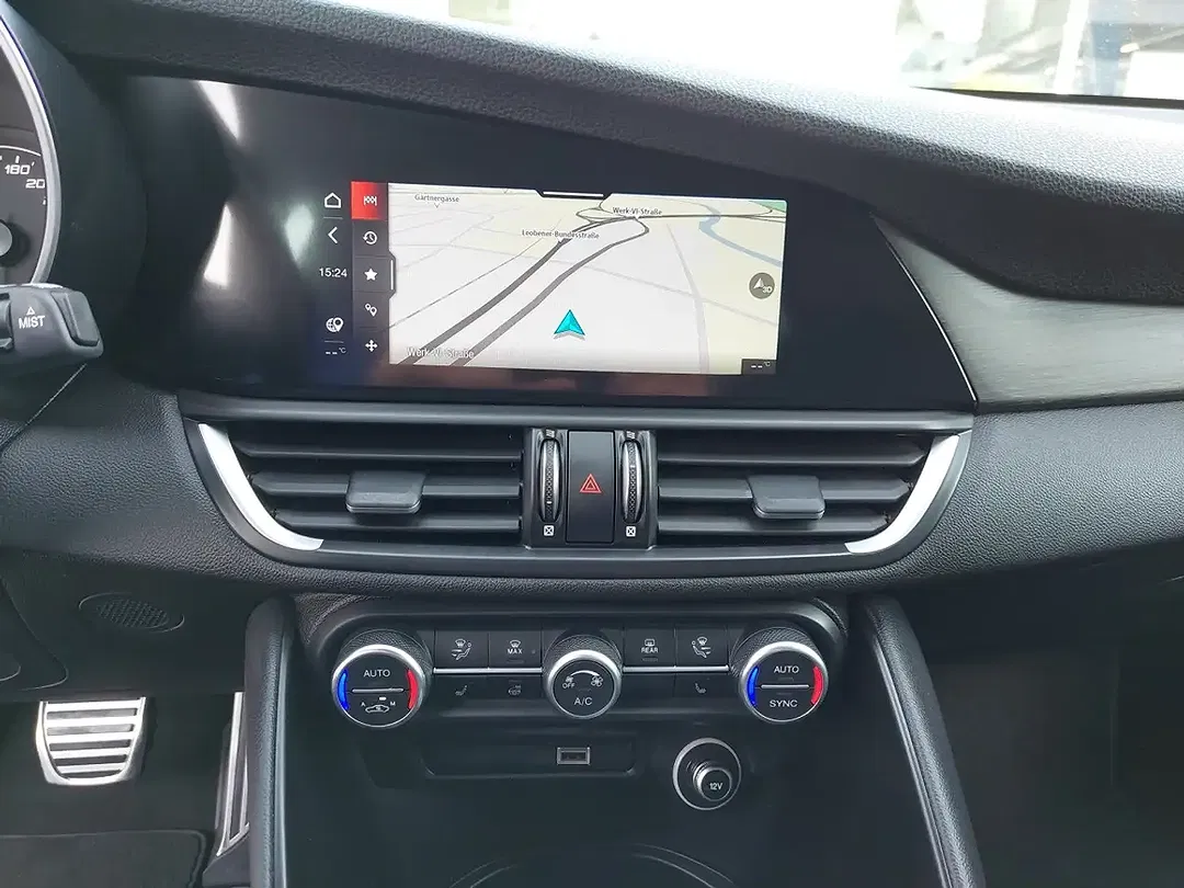 Alfa Romeo Giulia - Thumbnail 9