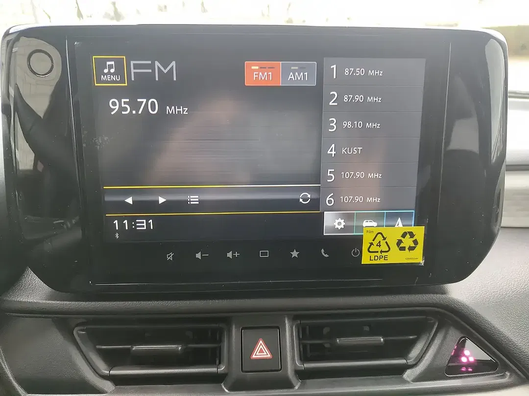 Suzuki Swift - Thumbnail 13
