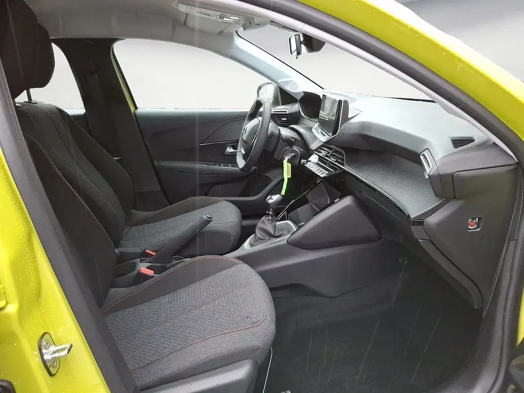 Peugeot 208 - Thumbnail 9