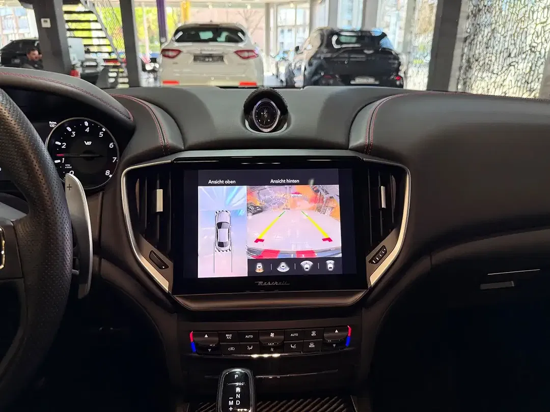Maserati Ghibli - Thumbnail 23