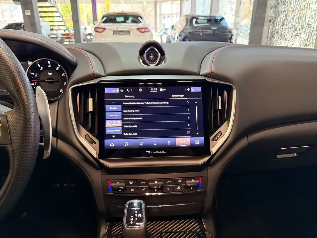 Maserati Ghibli - Thumbnail 25