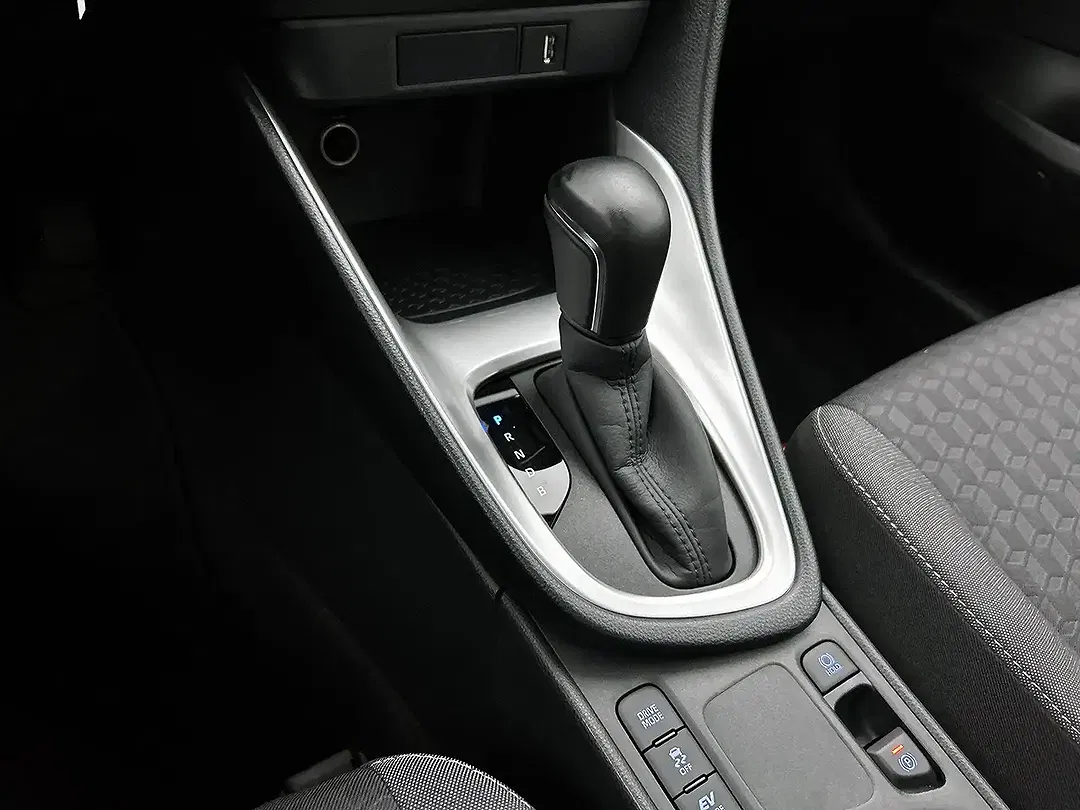 Toyota Yaris - Thumbnail 9