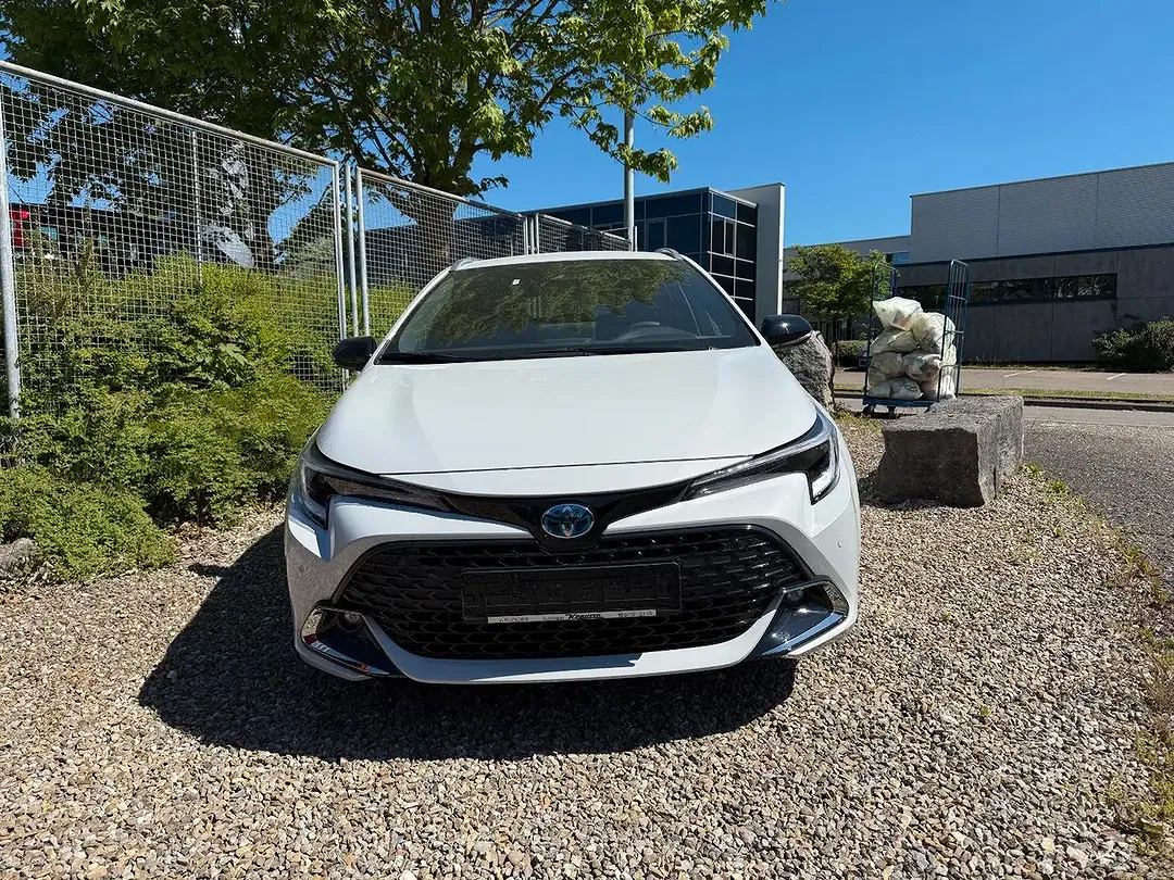 Toyota Corolla - Thumbnail 3