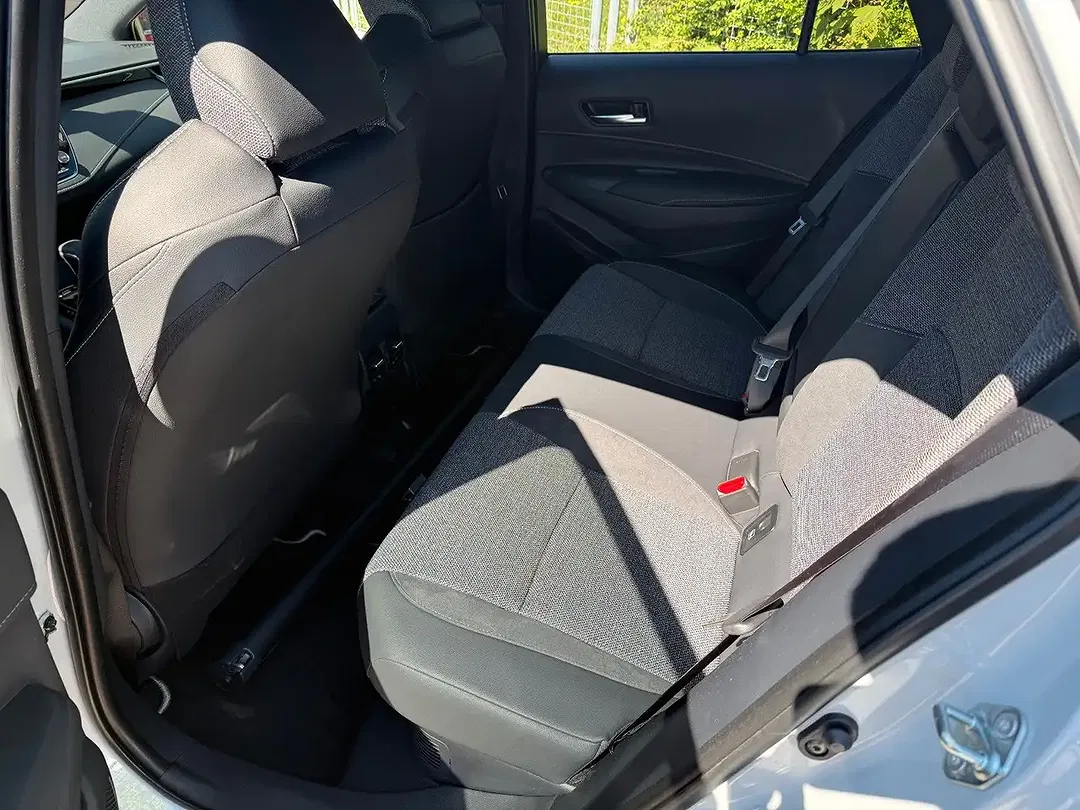 Toyota Corolla - Thumbnail 6