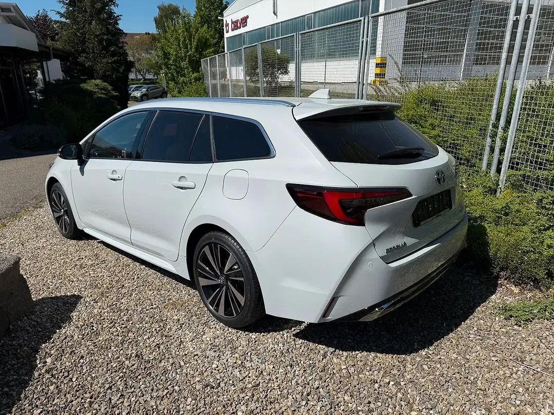 Toyota Corolla - Thumbnail 8