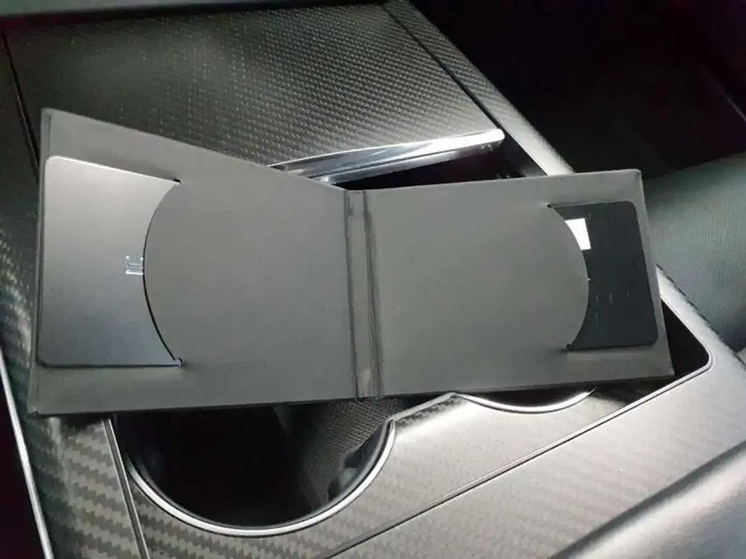 Tesla Model S - Thumbnail 10