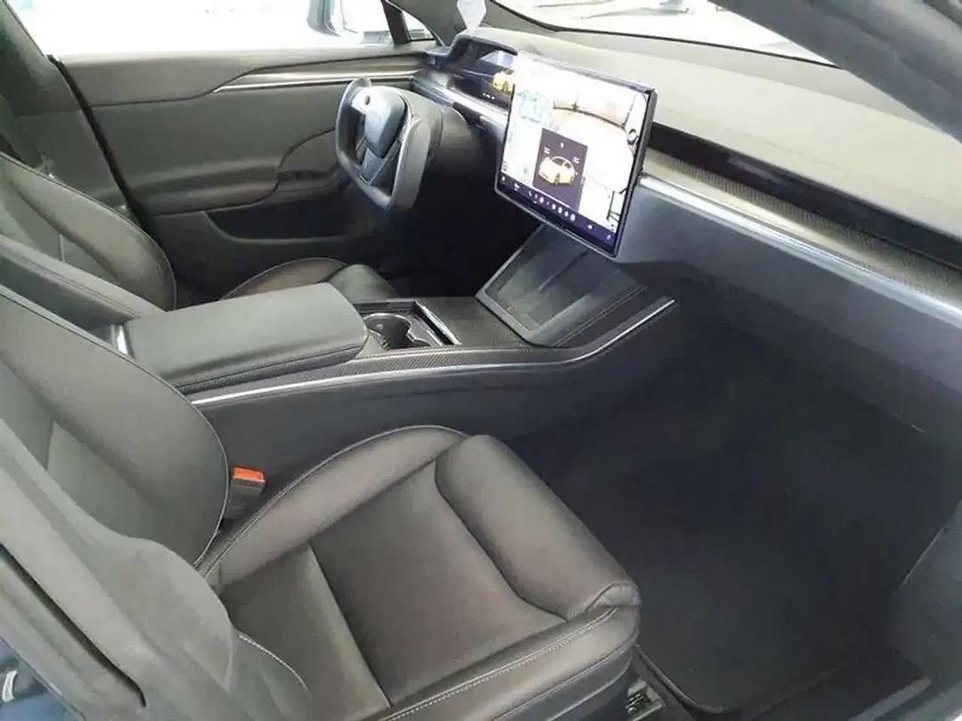 Tesla Model S - Thumbnail 5