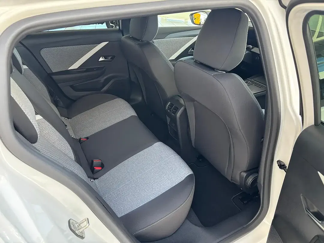 Opel Astra - Thumbnail 10