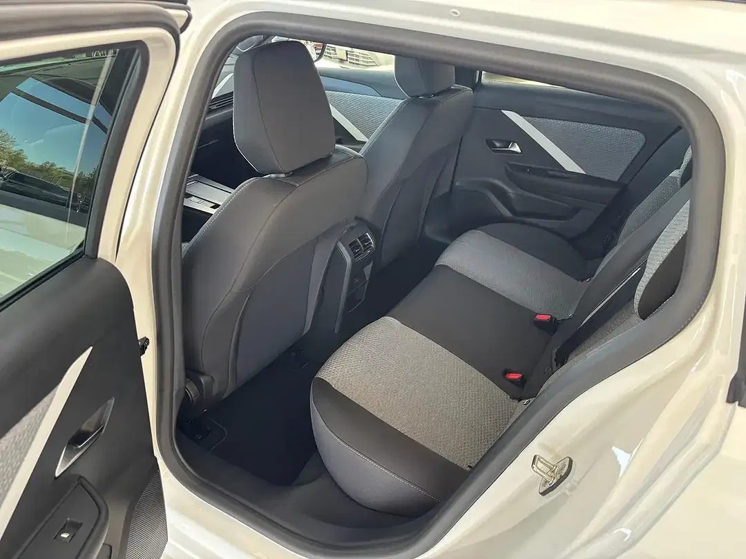 Opel Astra - Thumbnail 9