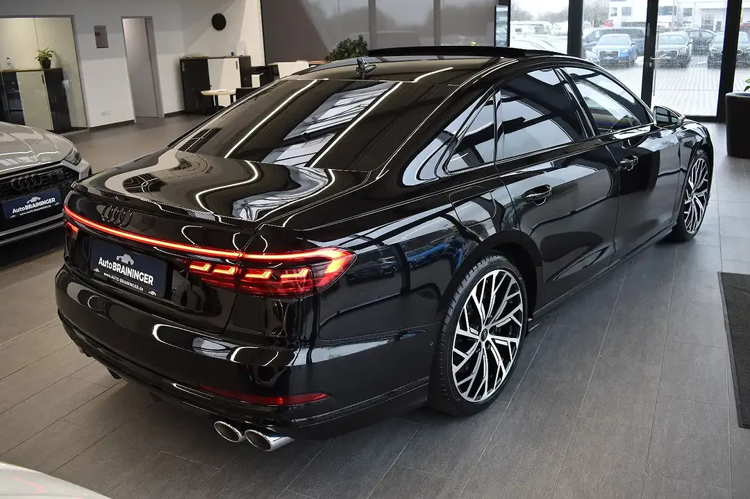 Audi S8 - Thumbnail 2