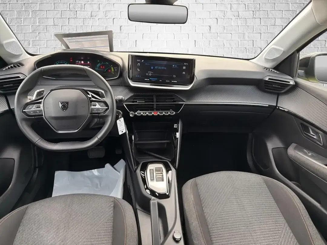 Peugeot 208 - Thumbnail 10