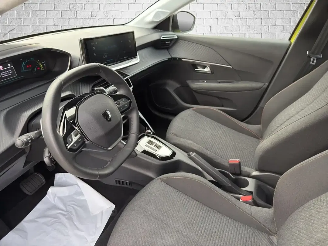 Peugeot 208 - Thumbnail 12