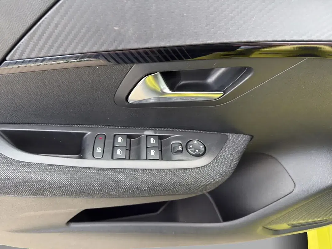 Peugeot 208 - Thumbnail 13